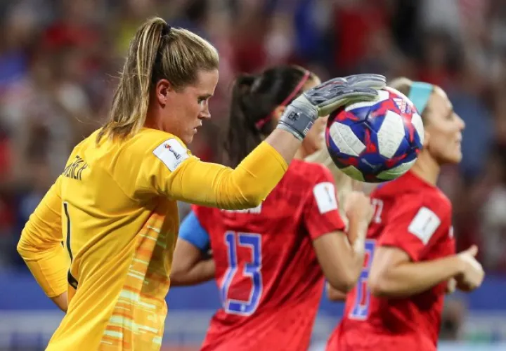 La portera estadounidense Alyssa Naeher. EFE
