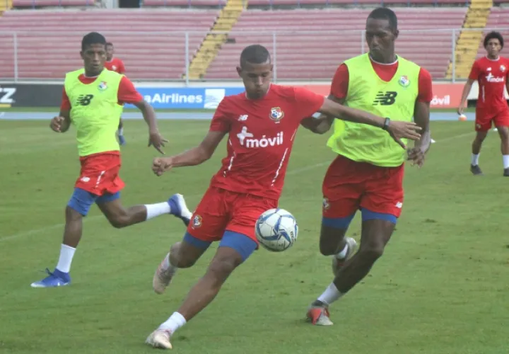 El equipo sub-23 panameño ha estado entrenando en el estadio Rommel Fernández. @Fepafut