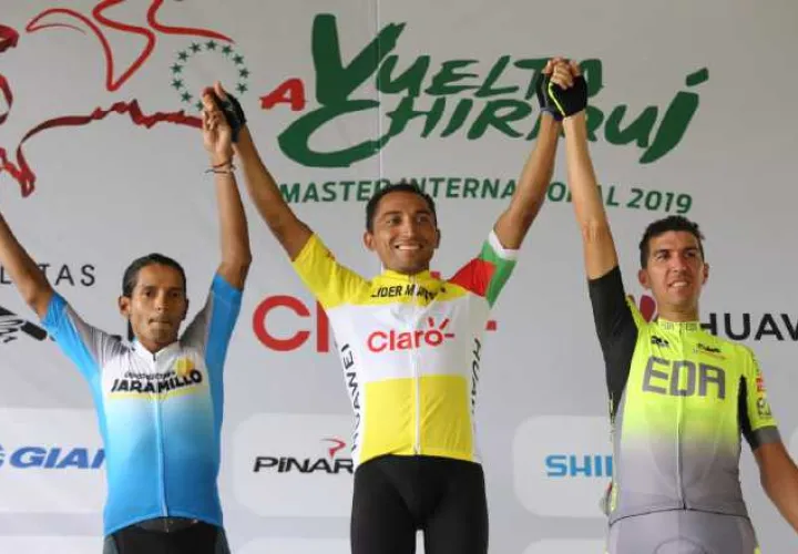 Jaime Rivas (c) ganó en la Máster A. Foto @Fepaci