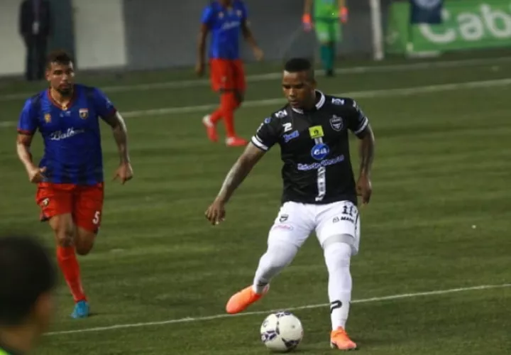 Enrico Smal anotó el gol que le dio el triunfo a Tauro. Foto: Anayansi Gamez
