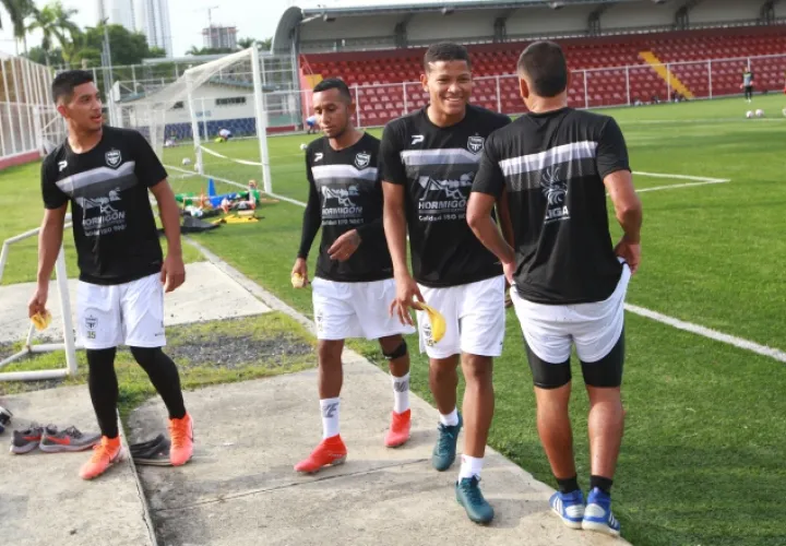 El partido del Tauro inicia a las  9:00 p.m. (hora panameña). Anayansi Gamez