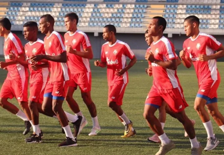 Américo "El Tolo" Gallego en los entrenamientos con la Roja. @Fepafut
