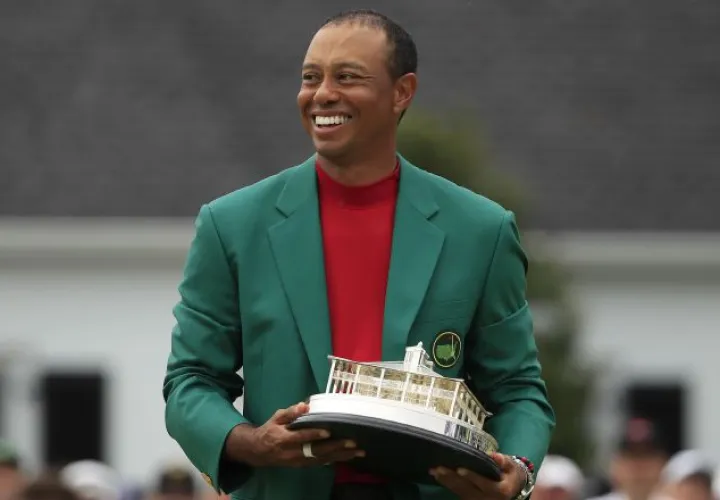 Tiger Woods tras ganar el Máster de Augusta. Foto AP