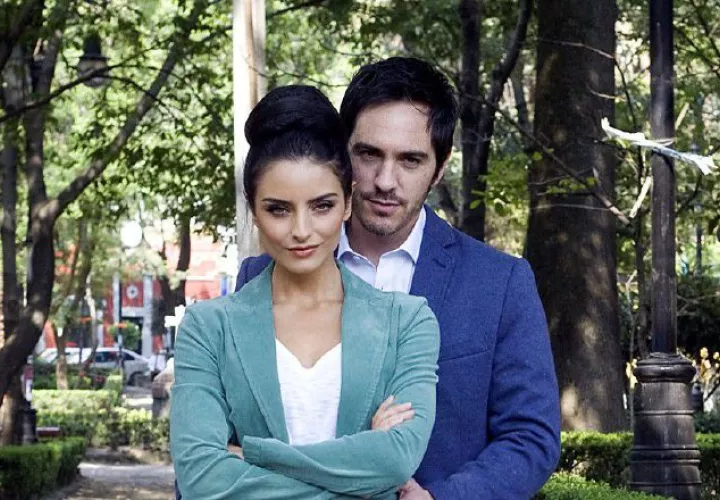 Aislinn Derbez y Mauricio Ochmann.