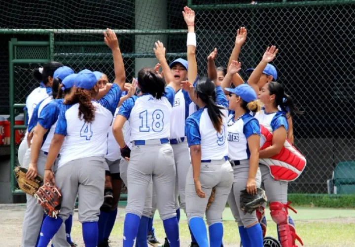 Liga Superior Femenina de Sóftbol comenzó el fin de semana.