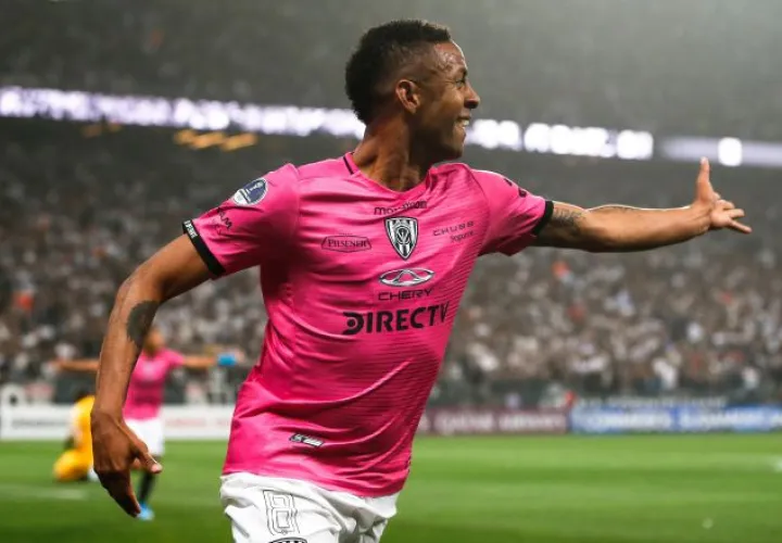 Gabriel "Gaby" Torres festeja con Independiente. EFE
