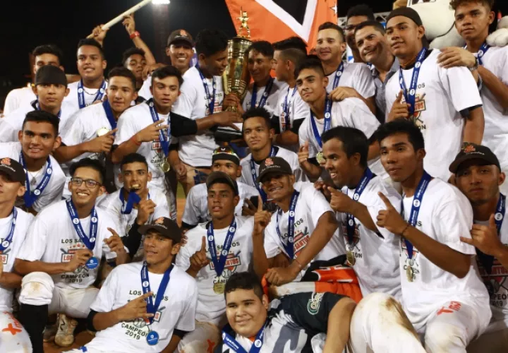 Los Santos ganó el campeonato de este año. Anayansi Gamez