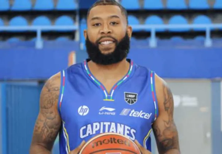 CJ Rodríguez con su nueva casaca. Foto Cortesía
