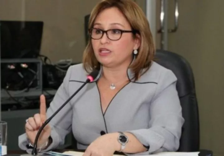 La procuradora saliente Kenia Porcell estaría detrás de este maniobra.