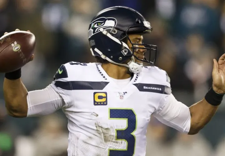 Russell Wilson tratará de liderar la ofensiva de los Seahawks, que han lucido arrolladores fuera de casa esta campaña. EFE