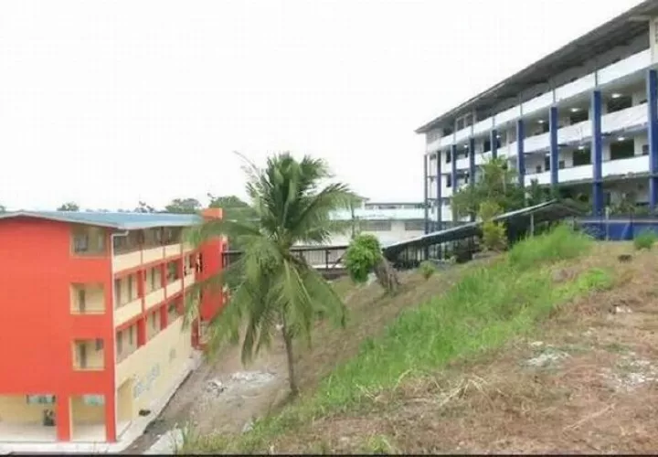 Las autoridades informaron que en el colegio Francisco Beckmann, ubicado en Panamá Norte, se detectaron siete casos, que tienen 220 contactos. Archivo