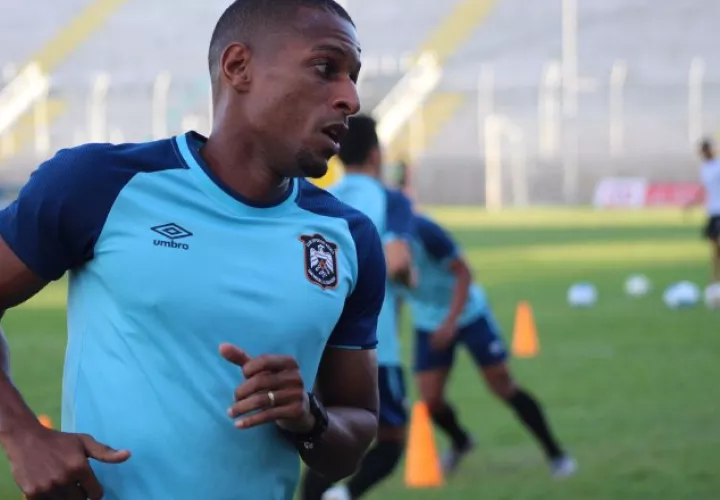 El panameño fue el máximo goleador en la liga salvadoreña el torneo pasado con 19 dianas. Foto:@cdaguilaoficial