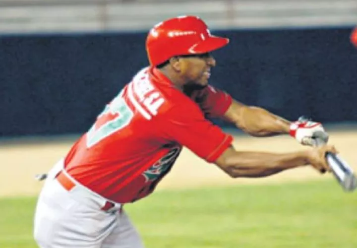 Rodolfo 'Candelilla' Aparicio jugó 22 temporadas en el categoría mayor defendiendo los colores de Chiriquí. Foto:Epasa.