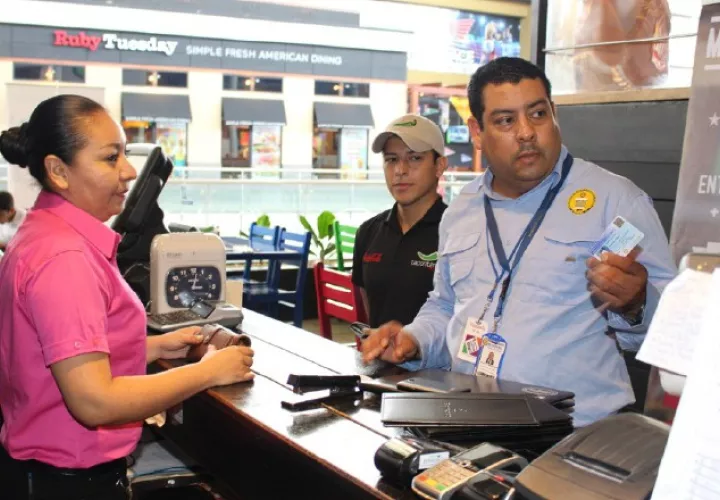 Muchos extranjeros han regresado a su país por la falta de empleos en Panamá por la crisis provocada por la pandemia de COVID-19. 