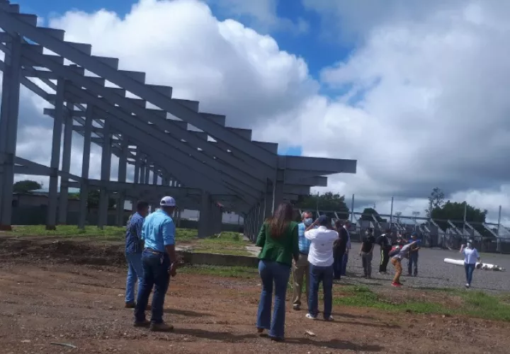 Inspección de coliseos deportivos. Foto: Melquiades Vásquez