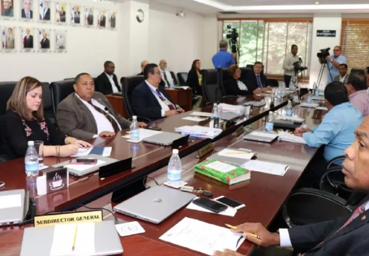 La junta directiva es la encargada de aprobar las inversiones. Archivo