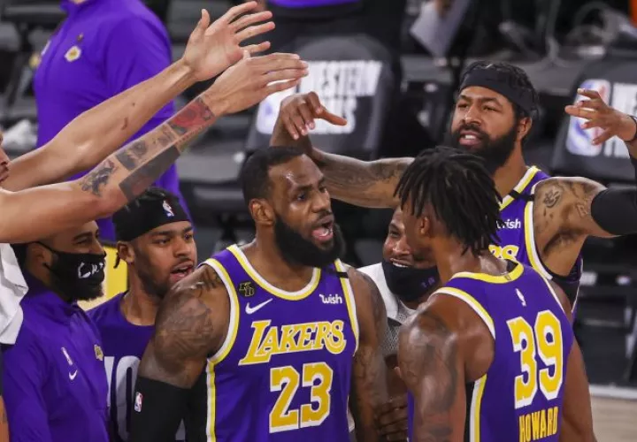 Jugadores de los Lakers. Foto:EFE