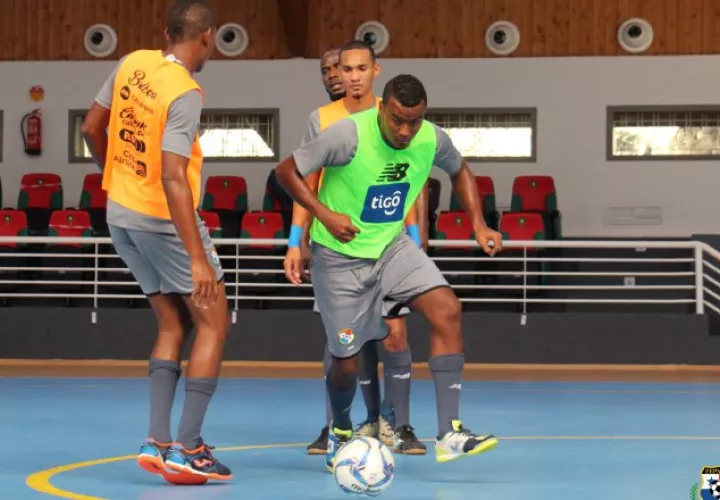 Jugadores de la selección de futsal en los entrenamientos. Foto:Fepafut