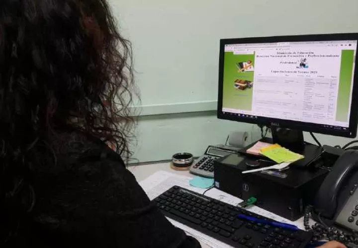 Las capacitaciones a los educadores, tanto en las escuelas oficiales como privadas, se están realizando de manera virtual. Cortesía