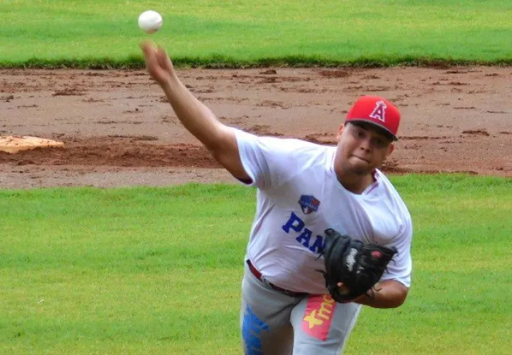 Julio Goff de los Angelinos, estará con la U23. Foto:Fedebeis