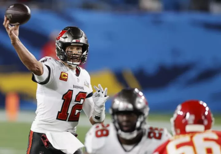Tom Brady mariscal de campo de los Bucaneros. Foto:EFE