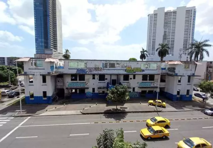 Esta estructura, que data de 1929 y que albergaba a dos escuelas, fue desalojada a partir del año lectivo 2017, por su deterioro.  Archivo