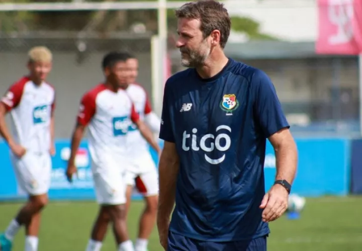 Thomas en los entrenamientos del seleccionado mayor. Foto:Fepafut