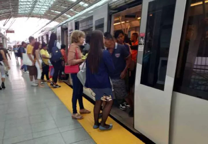 La demanda promedio de pasajeros diarios del metro se ha elevado este año en  forma exponencial debido al conflicto en Medio Oriente.  Pancho Paz