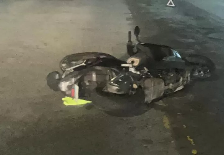 Así quedó la moto de la víctima. Cortesía
