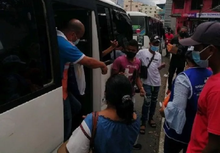 Los transportistas explicaron que, en los últimos meses, las ganancias han caído debido a la piratería.  Eric Montenegro