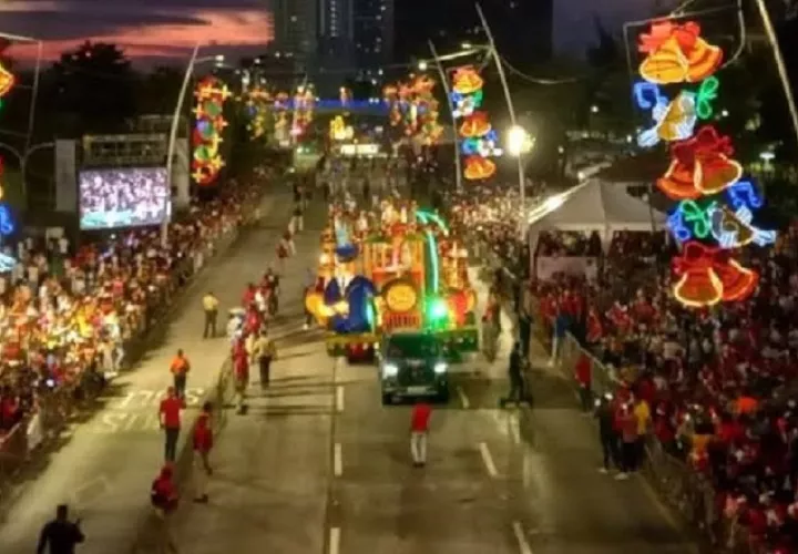 Los desfiles de Navidad ya tienen varios años celebrándose en la Cinta Costera, aunque la actual administración ha usado Calle 50.  Archivo