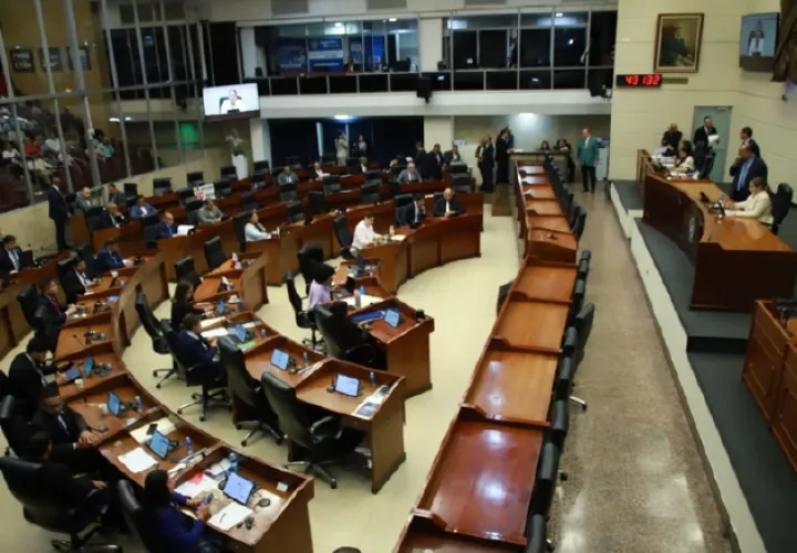 Los diputados que permanezcan sin bancadas estarían en, por lo menos, uno de los 15 grupos.  Cortesía 