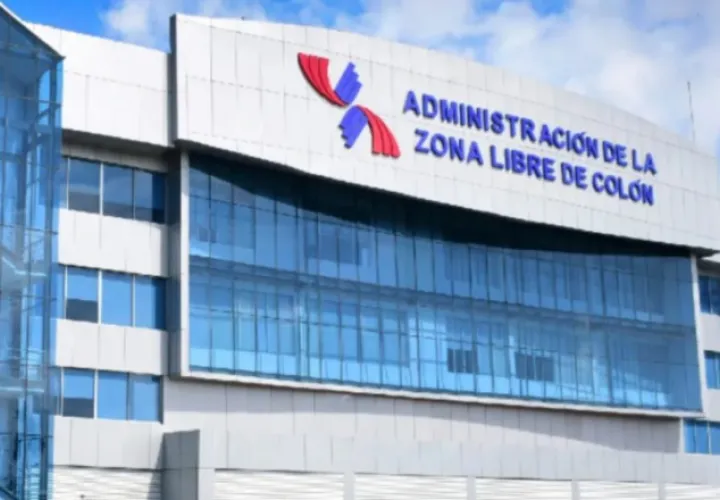 Edificio administrativo de la Zona Libre de Colón.  Cortesía