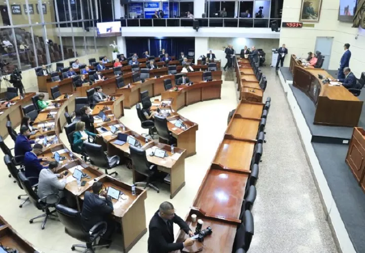 Los miembros de los grupos deberán elegir a su junta directiva.  Cortesía