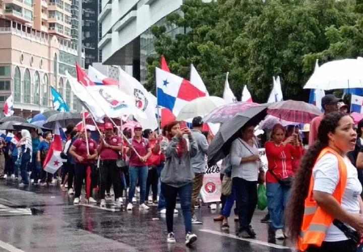 Aunque las mujeres son las que más estudian, no tienen las mismas oportunidades que los hombres al acceder al campo laboral.  Isabel Guzmán
