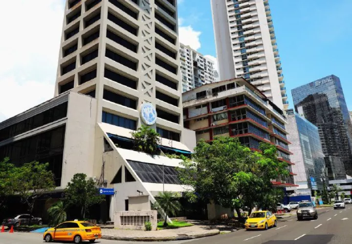 Sede central de la Dirección General de Ingresos (DGI) que se ubica entre calle 41 Este y Avenida Balboa, corregimiento de Bella Vista.  Cortesía