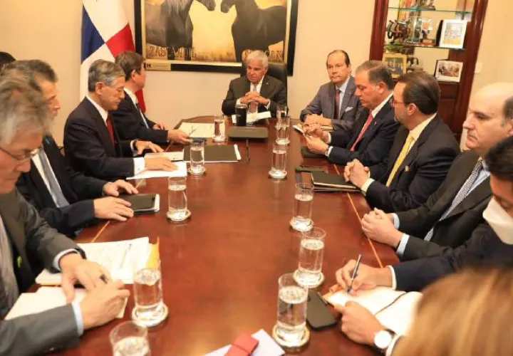 Los funcionarios conversaron sobre la licitación de puertos.  Cortesía