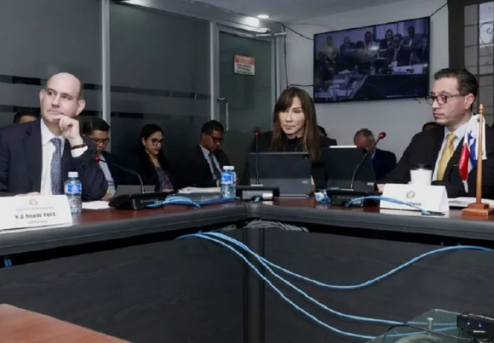 Fue una larga sesión para las autoridades del Ministerio de Economía y Finanzas en la Comisión de Presupuesto, que se extendió por más de ocho horas. Cortesía