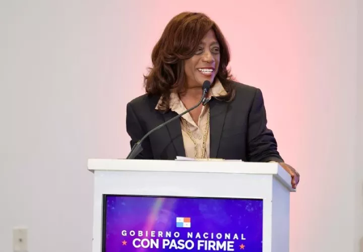 La exministra de Educación durante el acto de entrega de las computadoras portátiles a más de 45 mil educadores del sector oficial. Cortesía
