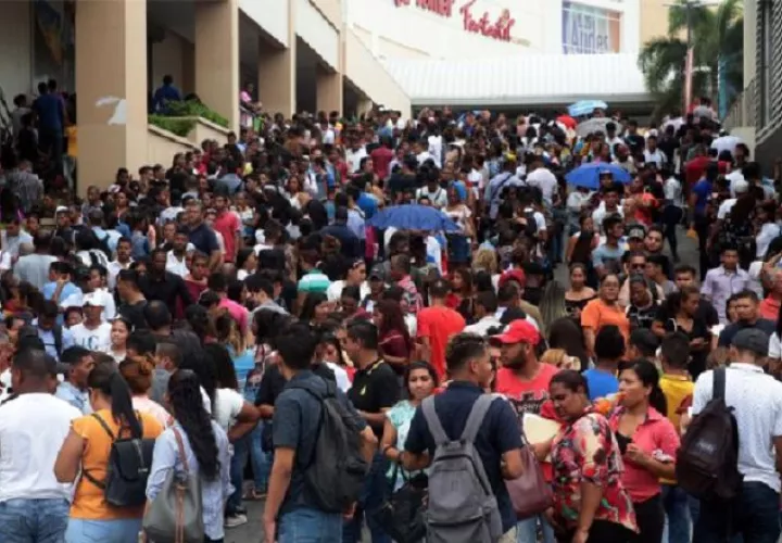 Jóvenes panameños enfrentan el desempleo y la informalidad.  Archivos