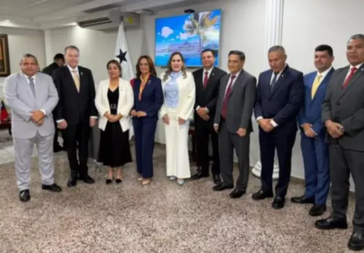 Acto de conformación del grupo multipartidista de intercambio parlamentario con Taiwán.  Cortesía