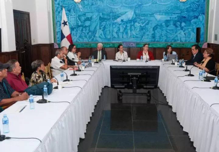 Segunda reunión sobre la ley de descuentos a adultos mayores.  Cortesía 
