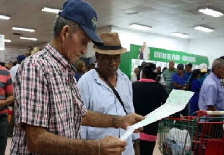 Cuando hayan entregado la mayoría de los beneficiarios vivos comenzarán con los herederos. Foto: Archivo