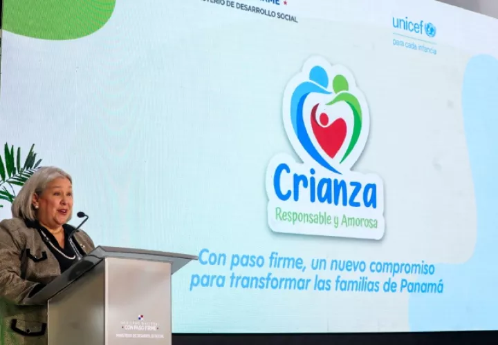 La ministra Beatriz Carles de Arango ha señalado que fortalecer a las familias para que los niños crezcan rodeados de amor es una prioridad de la acción social. CORTESÍA 