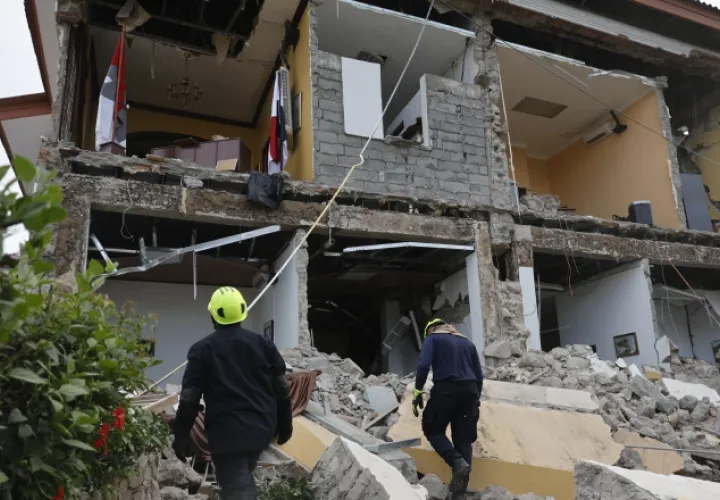 Las autoridades han iniciado las evaluaciones de las estructuras para determinar la gravedad de los daños causados por el terremoto.  EFE
