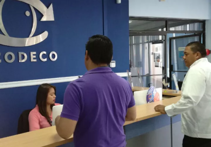 Entre los principales motivos de estas irregularidades, que fueron presentadas por diferentes consumidores y verificadas por el Departamento de Investigación de la ACODECO, se destacan 11 casos por no rectificar el historial. Foto/Acodeco