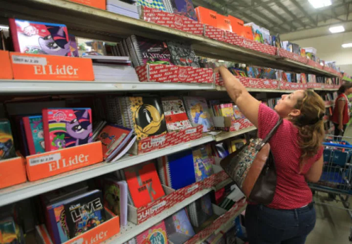 La Acodeco informó que los comercios que no cumplan con la exoneración ni los precios a la vista, el consumidor podrá hacer la denuncia llamando a la línea gratuita 130.