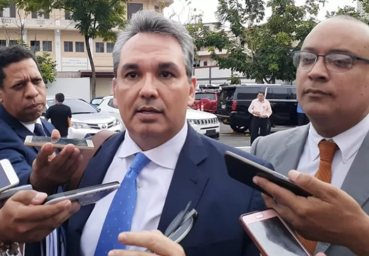 Alfredo Castillero Hoyos anunció que peleará ante instancias internacionales su "injusta destitución". 