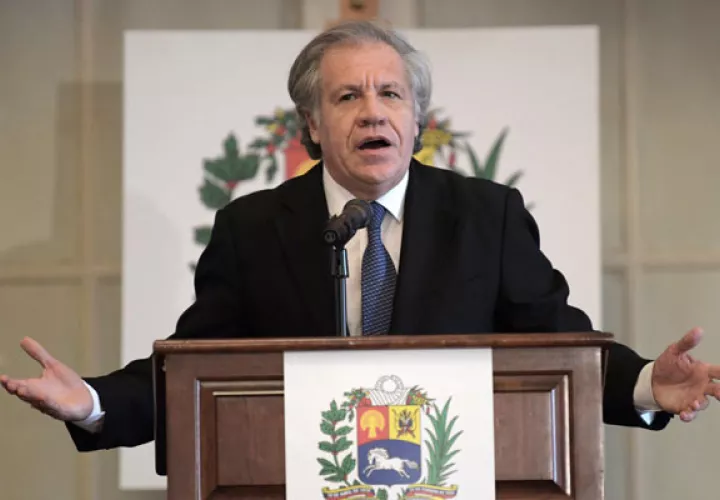 Luis Almagro denunció el desmantelamiento del Estado de Derecho realizado "poco a poco" por parte del gobierno bolivariano de ese país, por lo que pidió controlar esos procesos "desde el principio" en América. FOTO/EFE