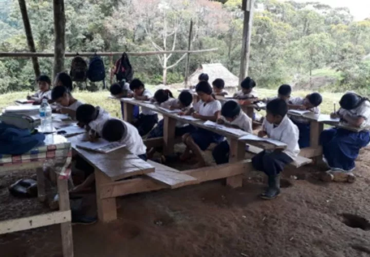 Los maestros deben acercarse a las regionales de Educación. Foto: Panamá América